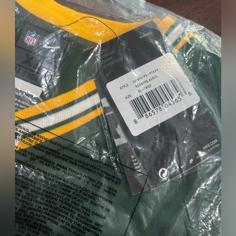 NFL - Green Bay Packers - Aaron Rodgers Nike Green Game Jersey - Picture 5 of 5